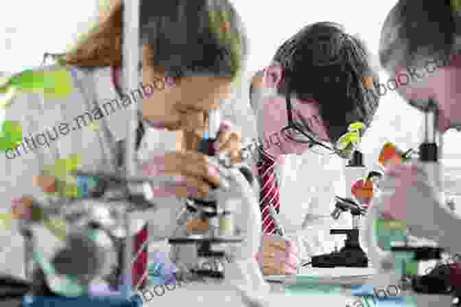 Students Conducting An Experiment In A Biology Laboratory 2 10 Dyslexia: Science Subjects (Biology Chemistry General Science Physics) (Supporting Learners With Dyslexia In The Secondary Curriculum (England) 21)